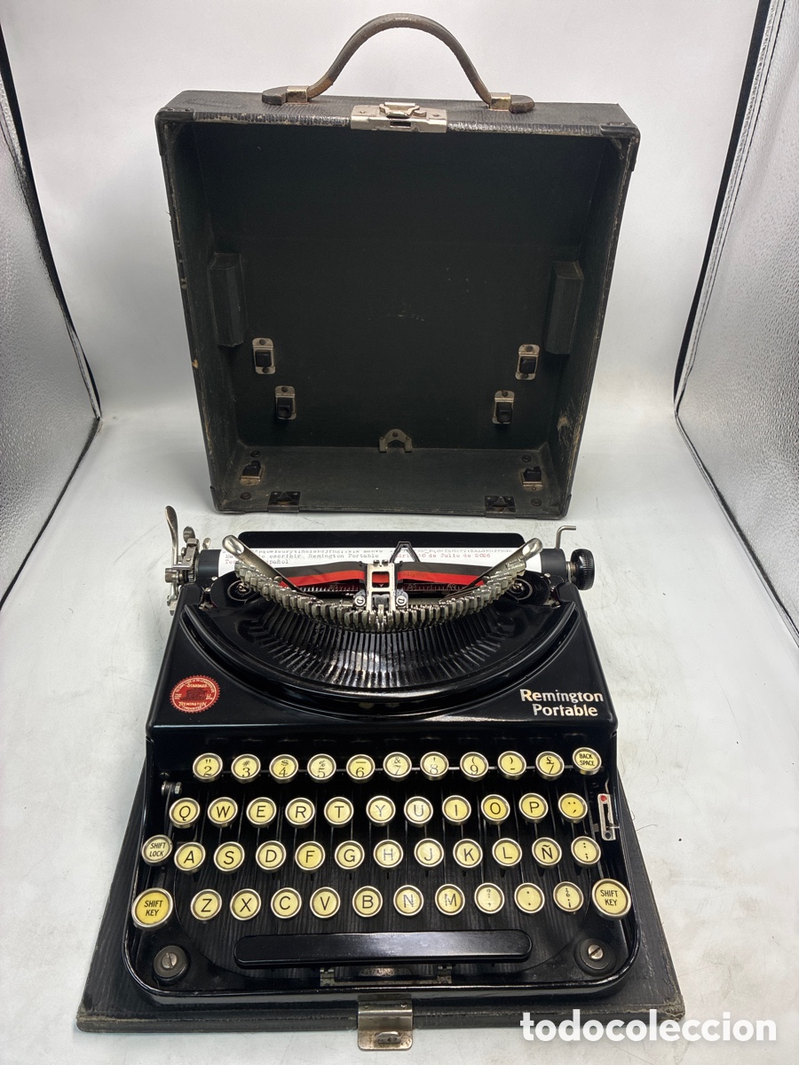Antig&uuml;edades: M&aacute;quina de Escribir Remington Portable.