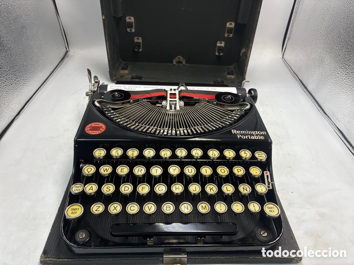 Antiquit&auml;ten: M&aacute;quina de Escribir Remington Portable.