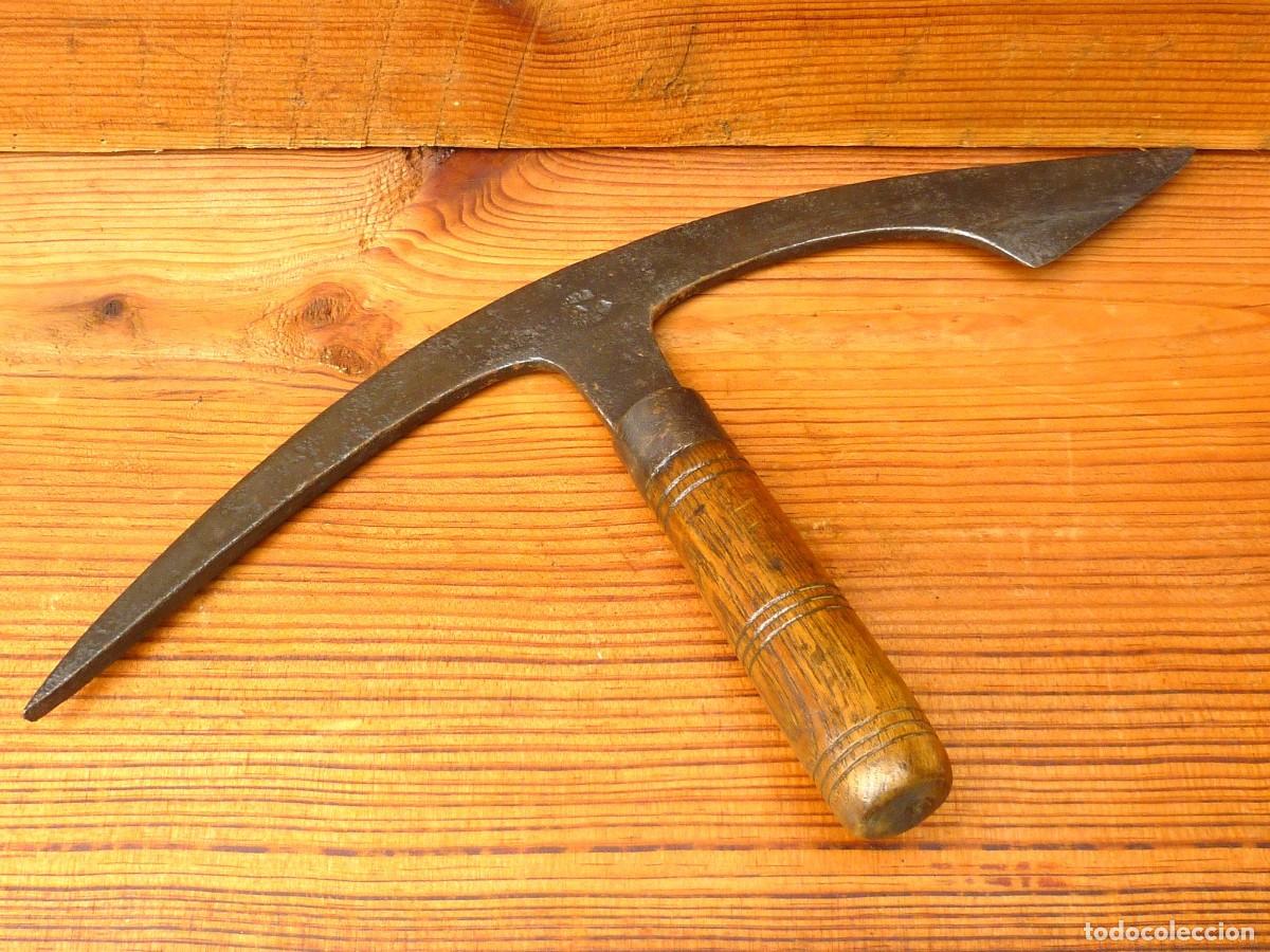 Antig&uuml;edades: Twybill o Bisaigu&euml; Herramienta Antiguo Tradicional de Carpinteria de Madera Verde Muy Poco Comun.