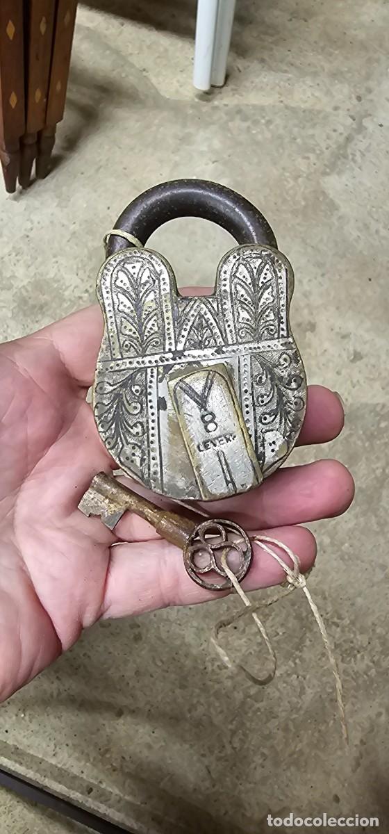 Antig&uuml;edades: Precioso candado muy antiguo y trabajado