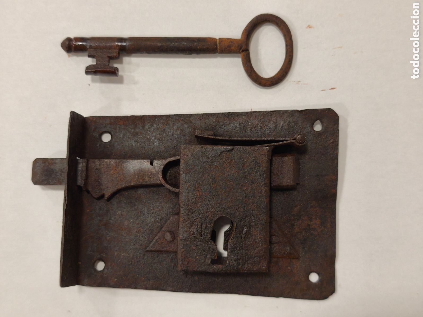 Antig&uuml;edades: Cerradura antigua forja con llave original y funcionando