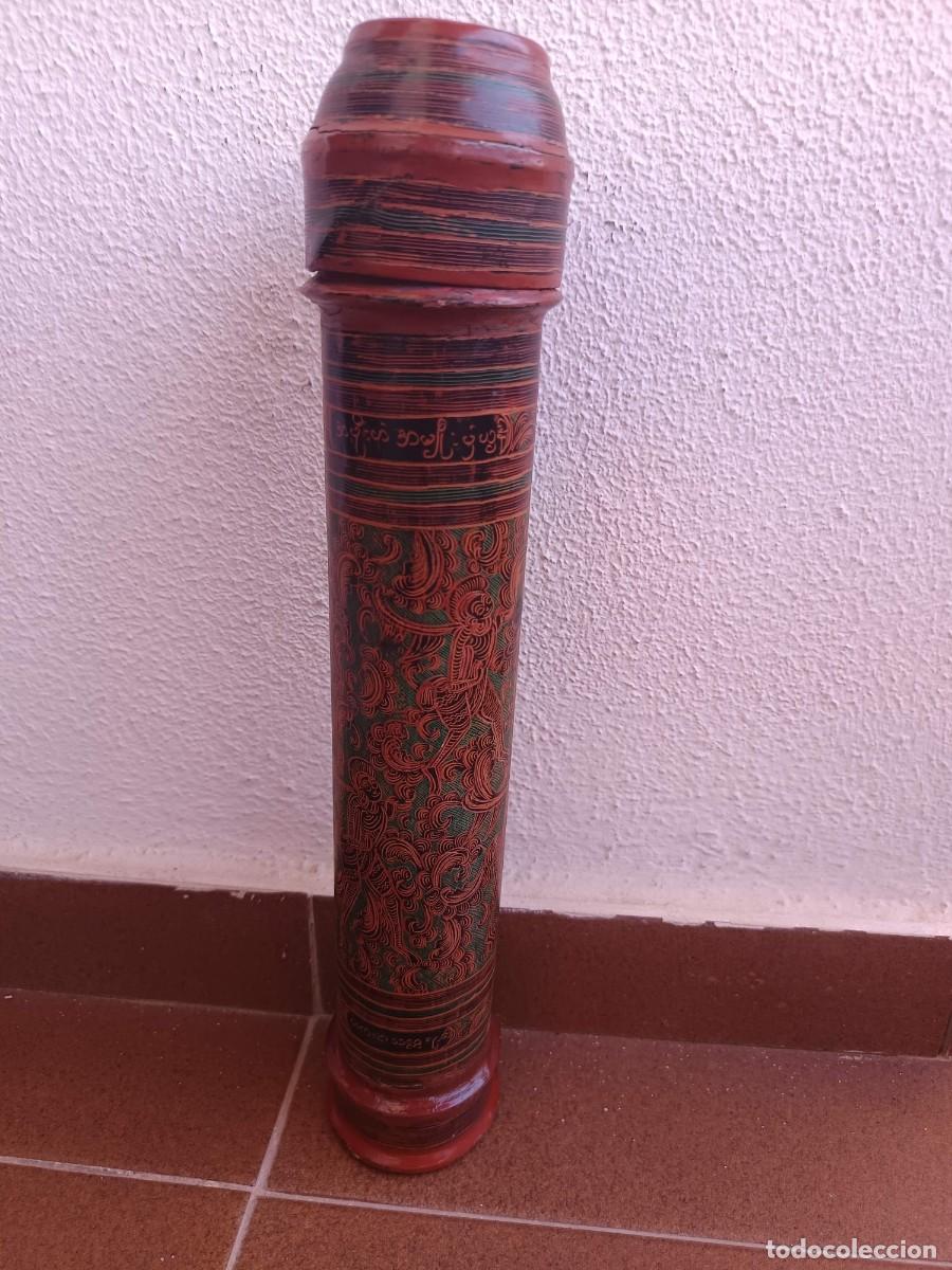 Antig&uuml;edades: Tubo para manuscritos birmano de bamb&uacute; lacado (sa dauk)