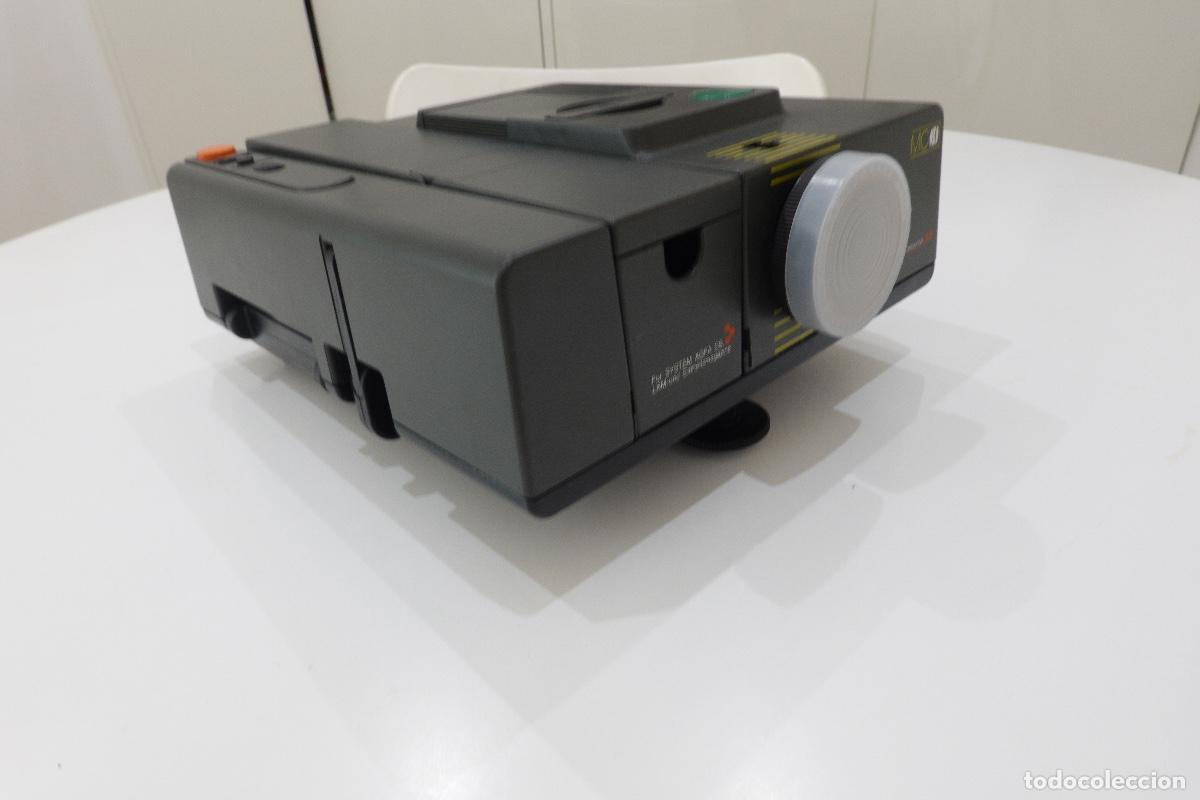 Antig&uuml;edades: Proyector de diapositivas y pantalla de proyecci&oacute;n - Foto 2