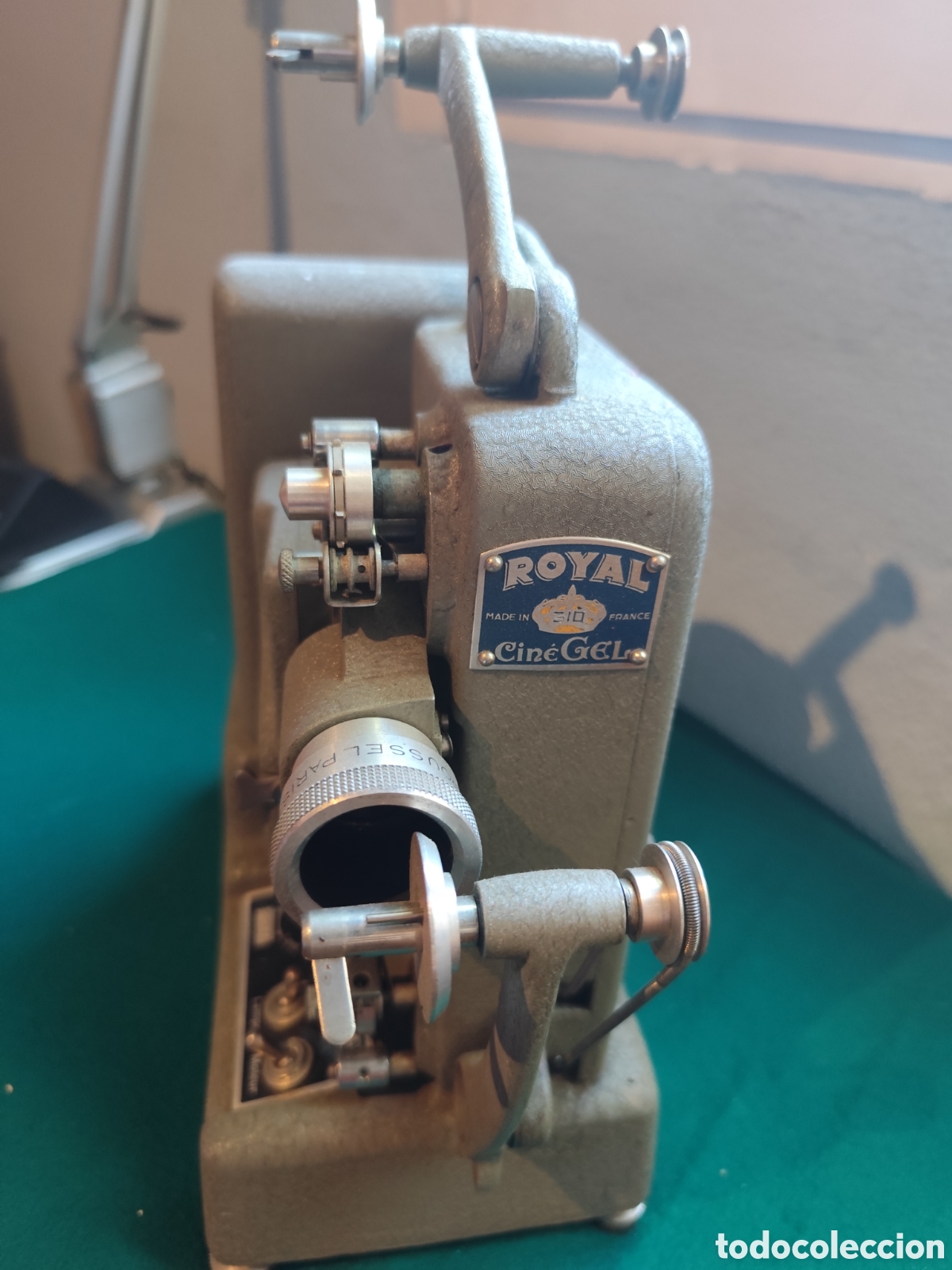 Antiques: proyector de cine Super 8 vintage de la marca francesa Cin&eacute;Gel, modelo Royal.