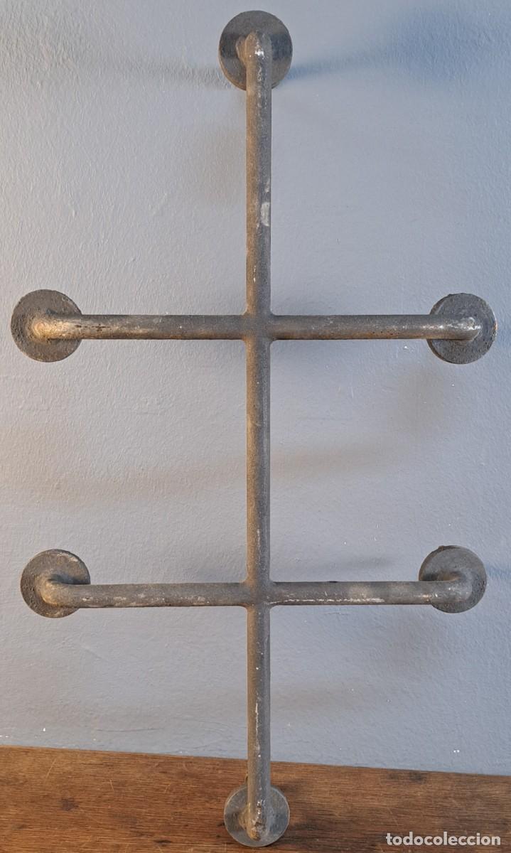 Antig&uuml;edades: Reja de hierro forjado para puerta, mediados del siglo XX