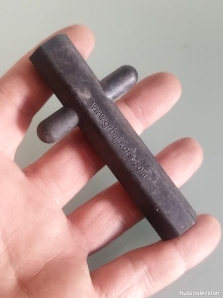 Antig&uuml;edades: Llave para grifer&iacute;a de la marca GRB Mixers.