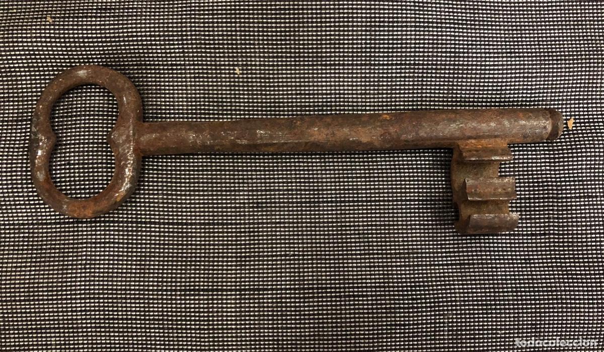 Antig&uuml;edades: ANTIGUA LLAVE DE FORJA - Foto 2