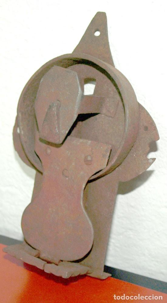 Antig&uuml;edades: -- Cerradura antigua --