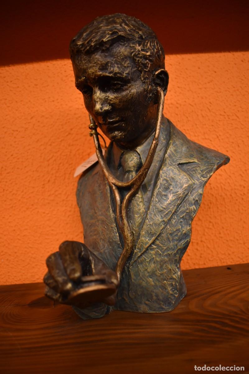 Antig&uuml;edades: Escultura Decorativa &rdquo;El M&eacute;dico&rdquo; - Foto 3