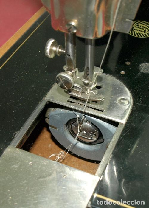 Antig&uuml;edades: M&aacute;quina de coser Husquarna - Foto 8