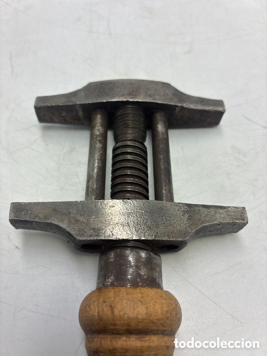 Antig&uuml;edades: Antigua Llave Inglesa con mango de madera. - Foto 4