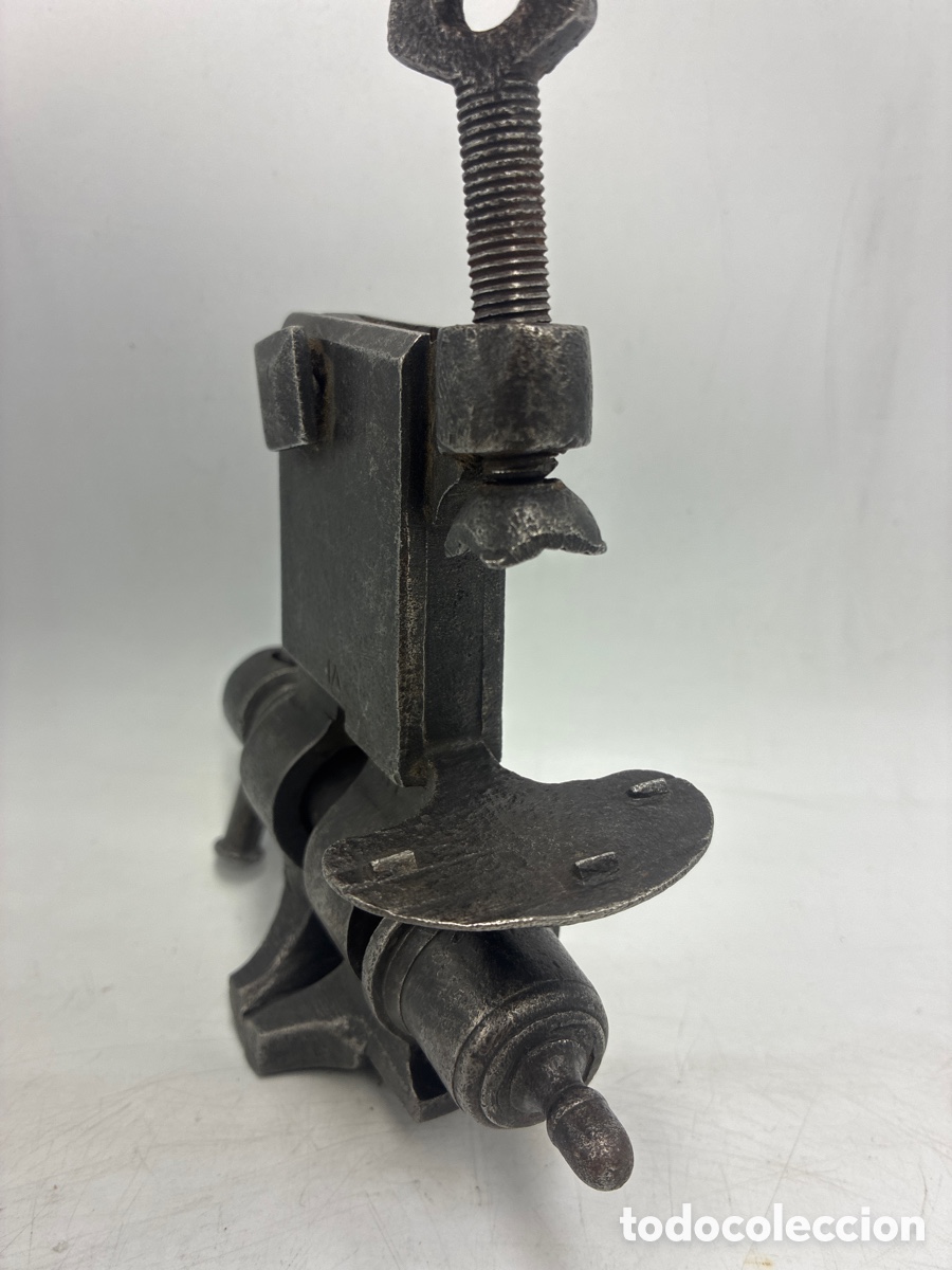 Antig&uuml;edades: Antiguo tornillo de banco. - Foto 4