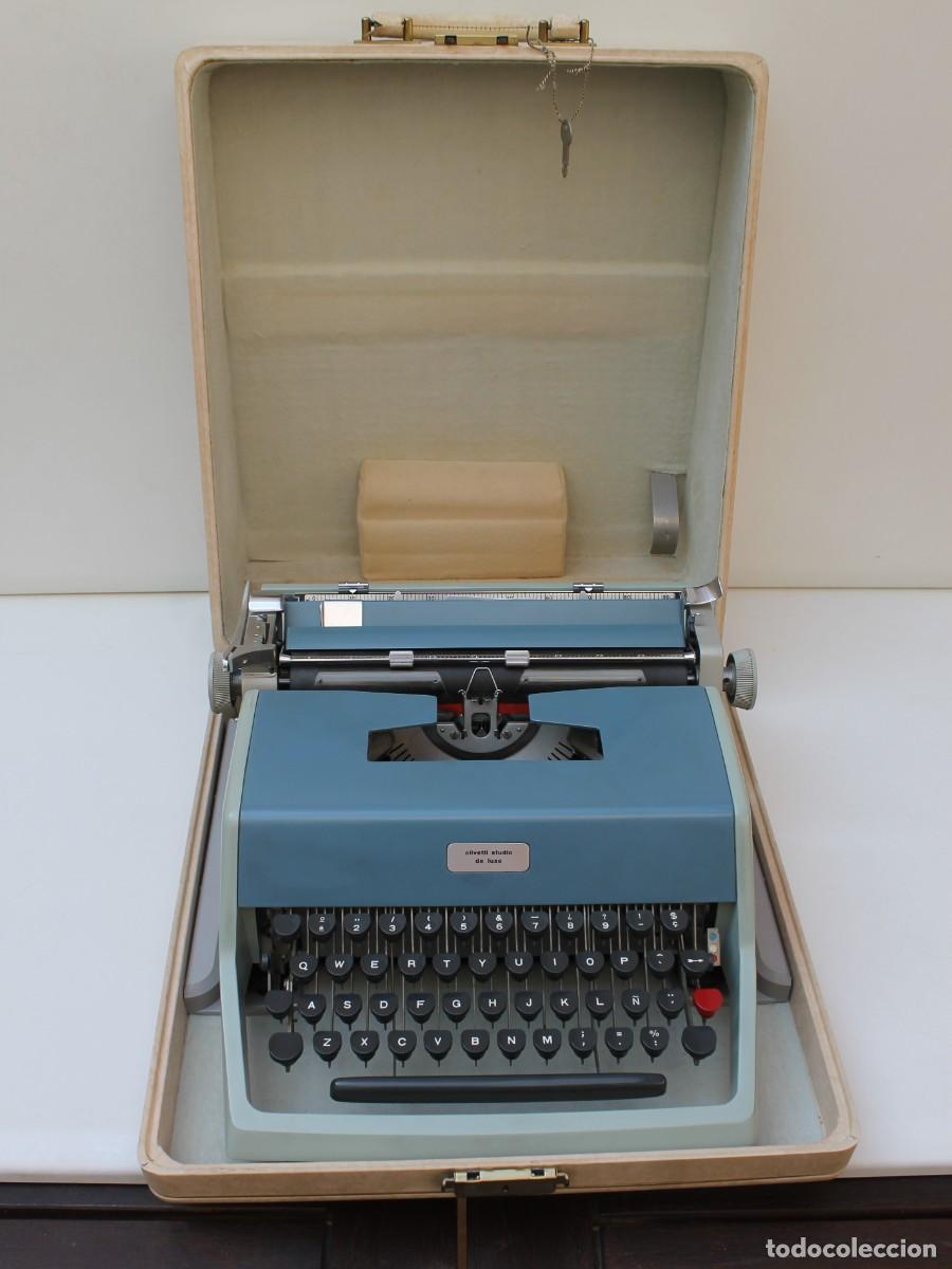 Antig&uuml;edades: MAQUINA ESCRIBIR OLIVETTI STUDIO DE LUXE CON MALETIN
