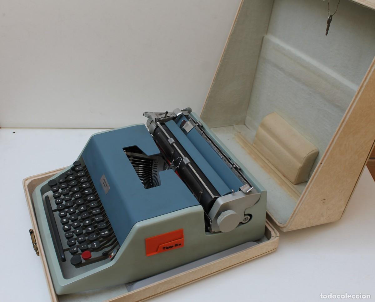 Antig&uuml;edades: MAQUINA ESCRIBIR OLIVETTI STUDIO DE LUXE CON MALETIN - Foto 5