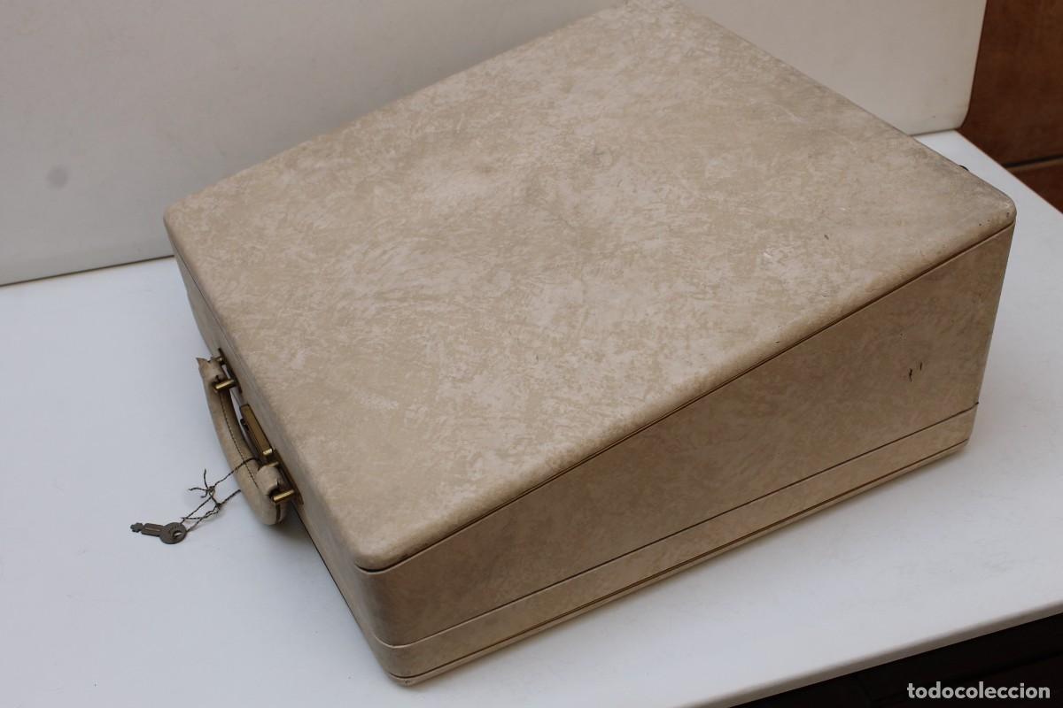 Antig&uuml;edades: MAQUINA ESCRIBIR OLIVETTI STUDIO DE LUXE CON MALETIN - Foto 6