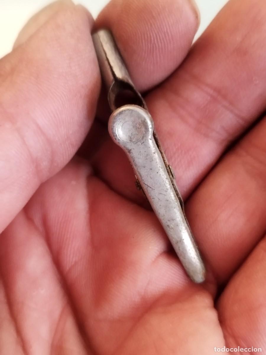 Antig&uuml;edades: Pinza de cocodrilo o de caim&aacute;n. Conectar el&eacute;ctrico. - Foto 2