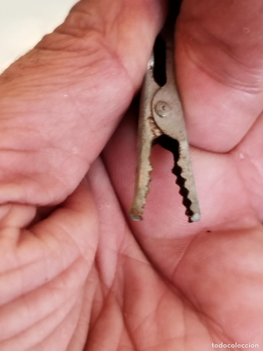 Antig&uuml;edades: Pinza de cocodrilo o de caim&aacute;n. Conectar el&eacute;ctrico. - Foto 4
