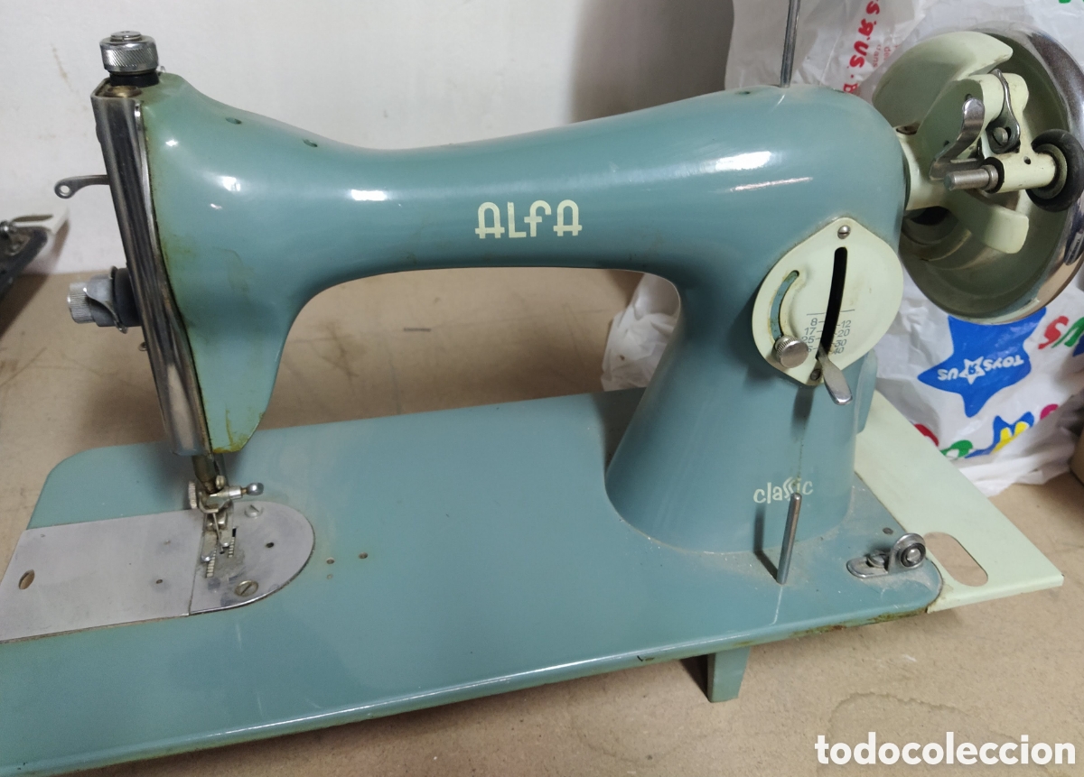 Antig&uuml;edades: Maquina de coser modelo Alfa - Foto 2