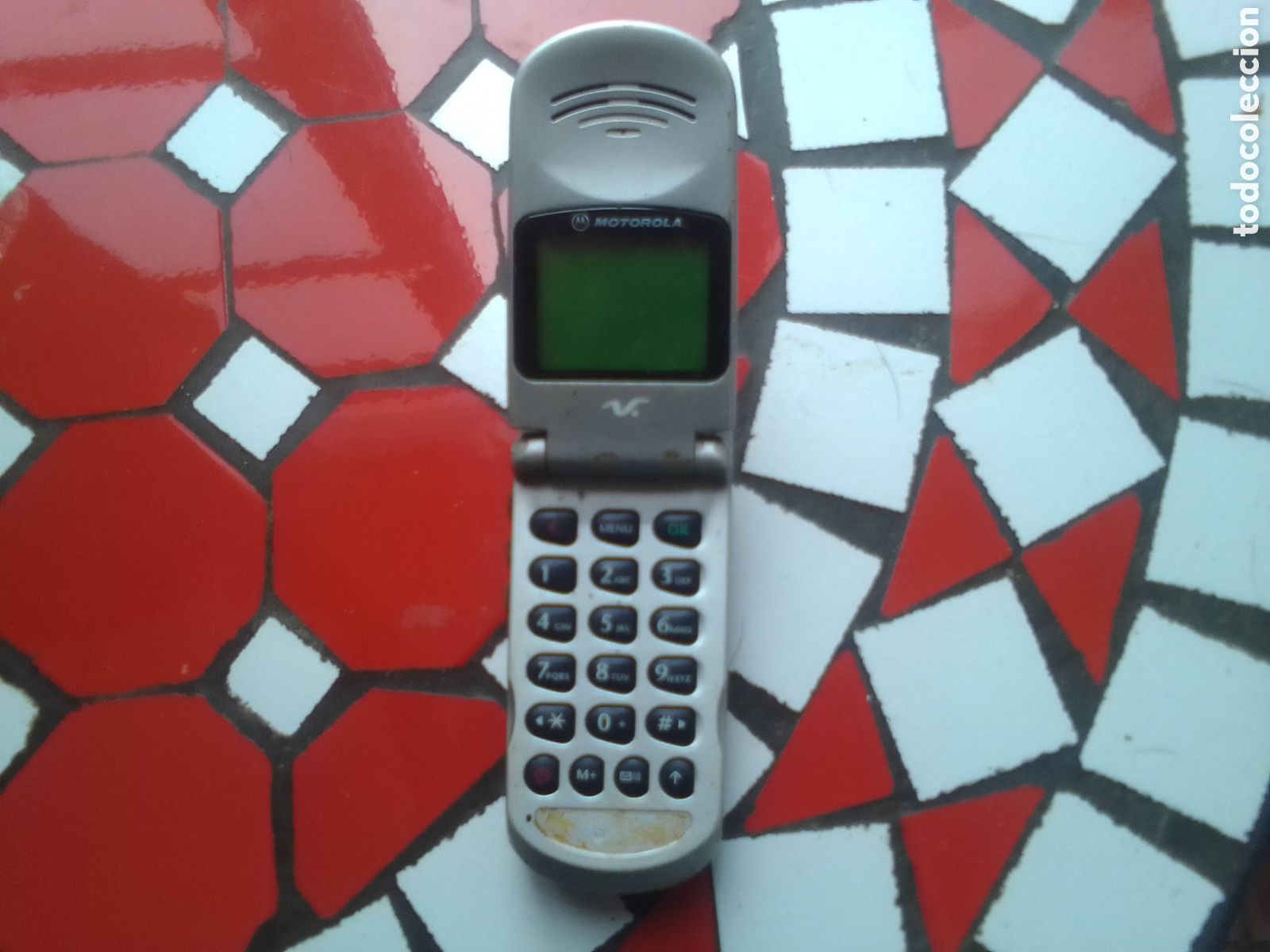 Tel&eacute;fonos: Tel&eacute;fono motorola v3688. Buen estado