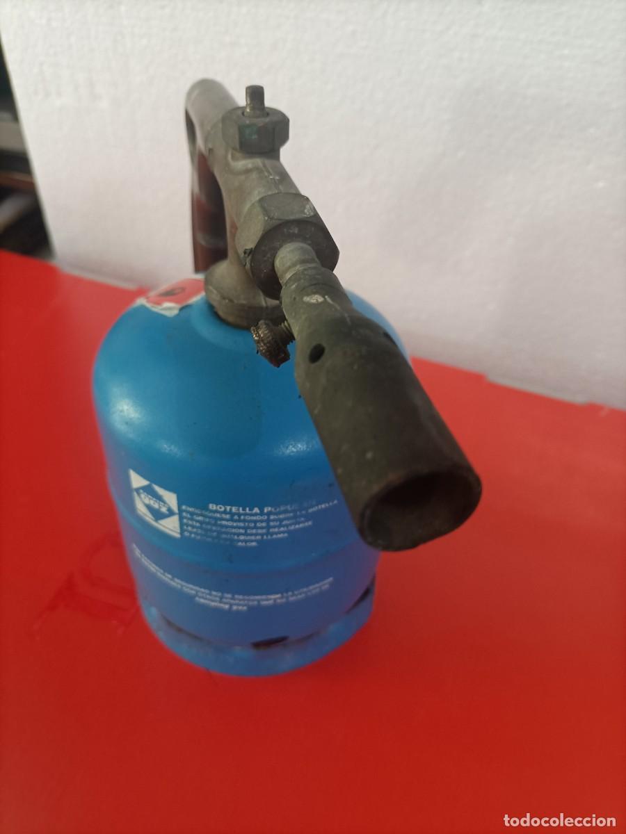 Antig&uuml;edades: BOMBONA AZUL GAS BUTANO CON SOPLETE.