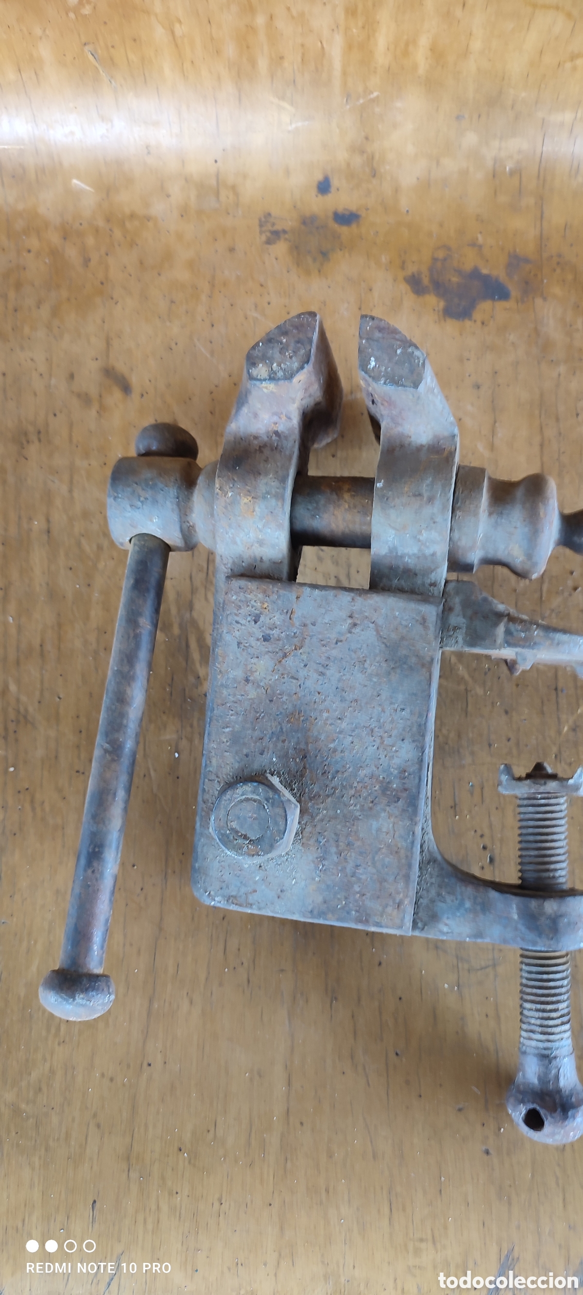 Antig&uuml;edades: Antiguo tornillo de banco mordaza estilo carpintero. Funcionando - Foto 4