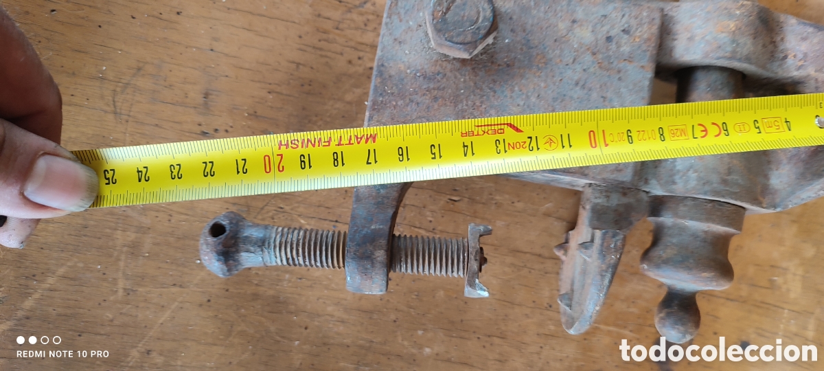 Antig&uuml;edades: Antiguo tornillo de banco mordaza estilo carpintero. Funcionando - Foto 6
