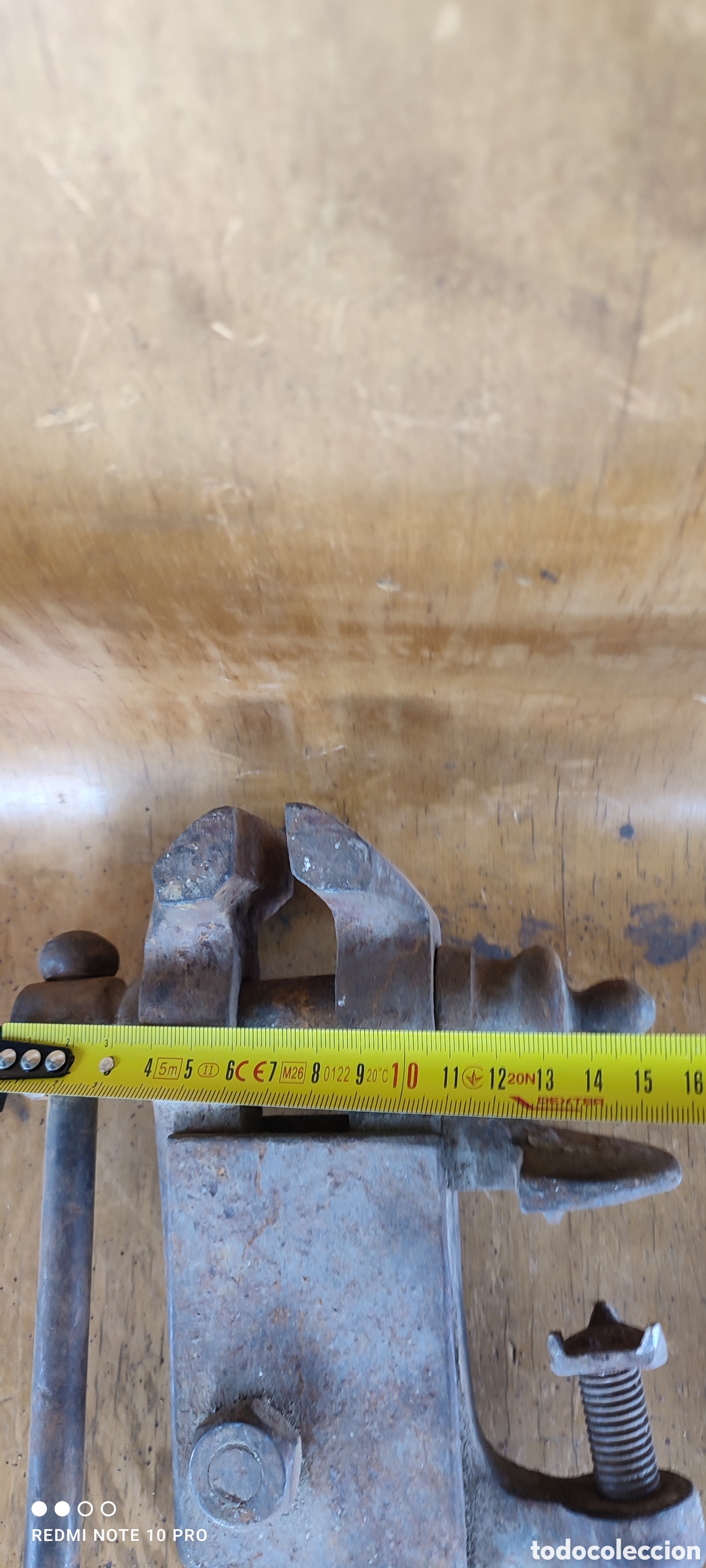 Antig&uuml;edades: Antiguo tornillo de banco mordaza estilo carpintero. Funcionando - Foto 7