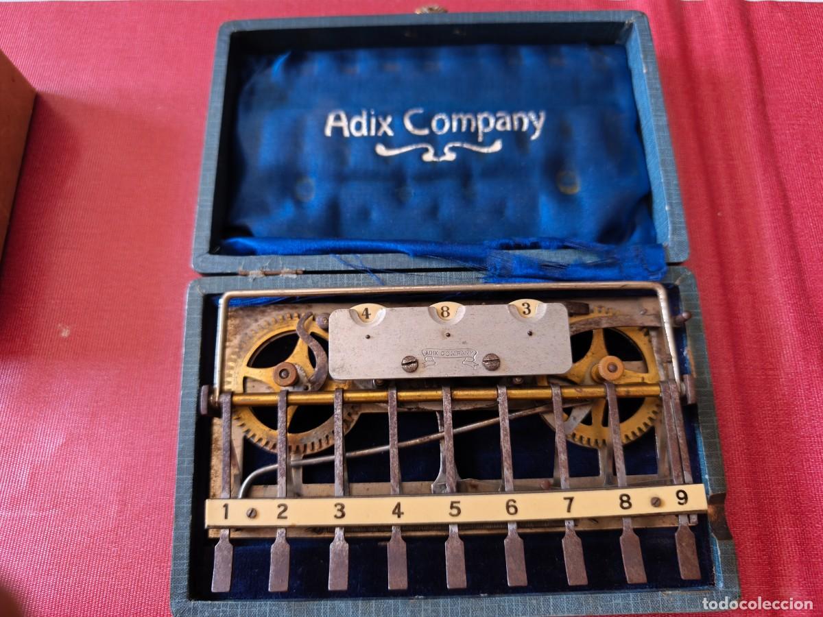 Antig&uuml;edades: m&aacute;quina sumadora mec&aacute;nica antigua de la marca Adix