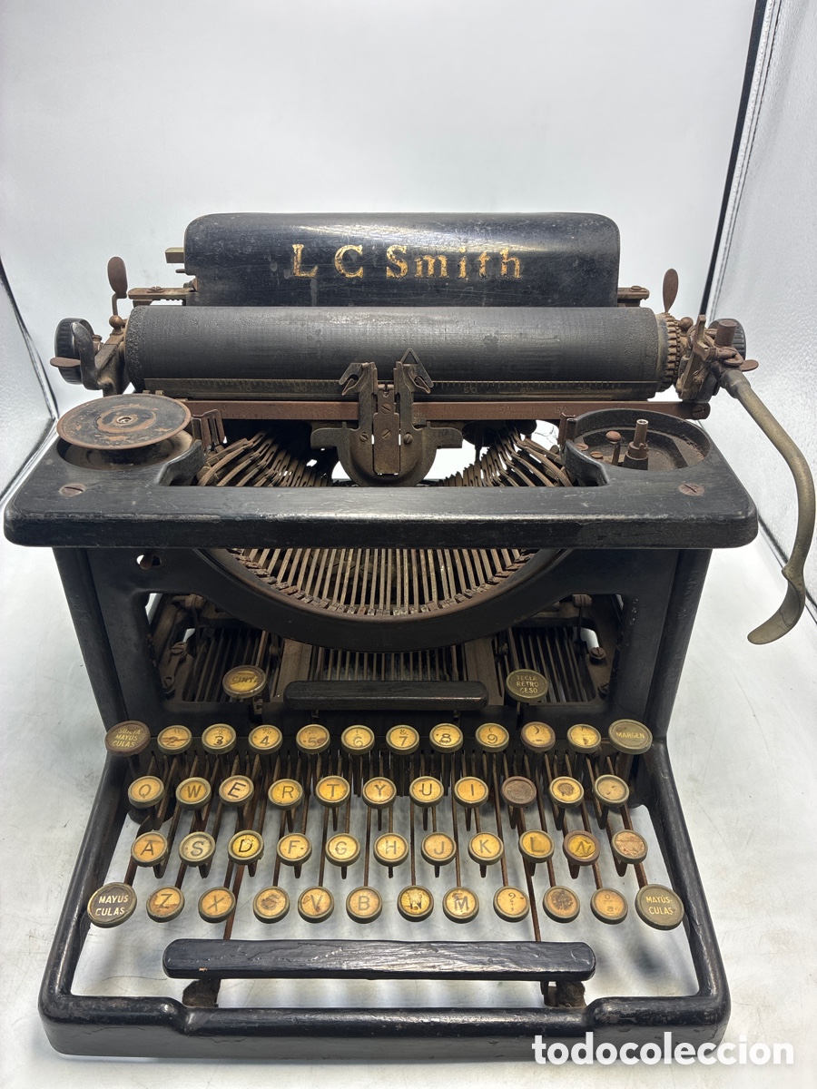 Antig&uuml;edades: M&aacute;quina de escribir LC Smith.