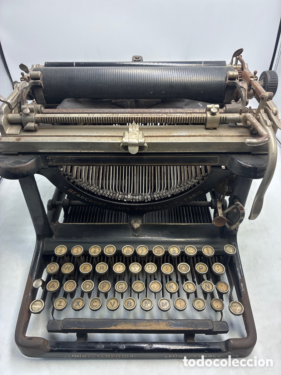 Antig&uuml;edades: M&aacute;quina de Escribir Japy modelo 3.