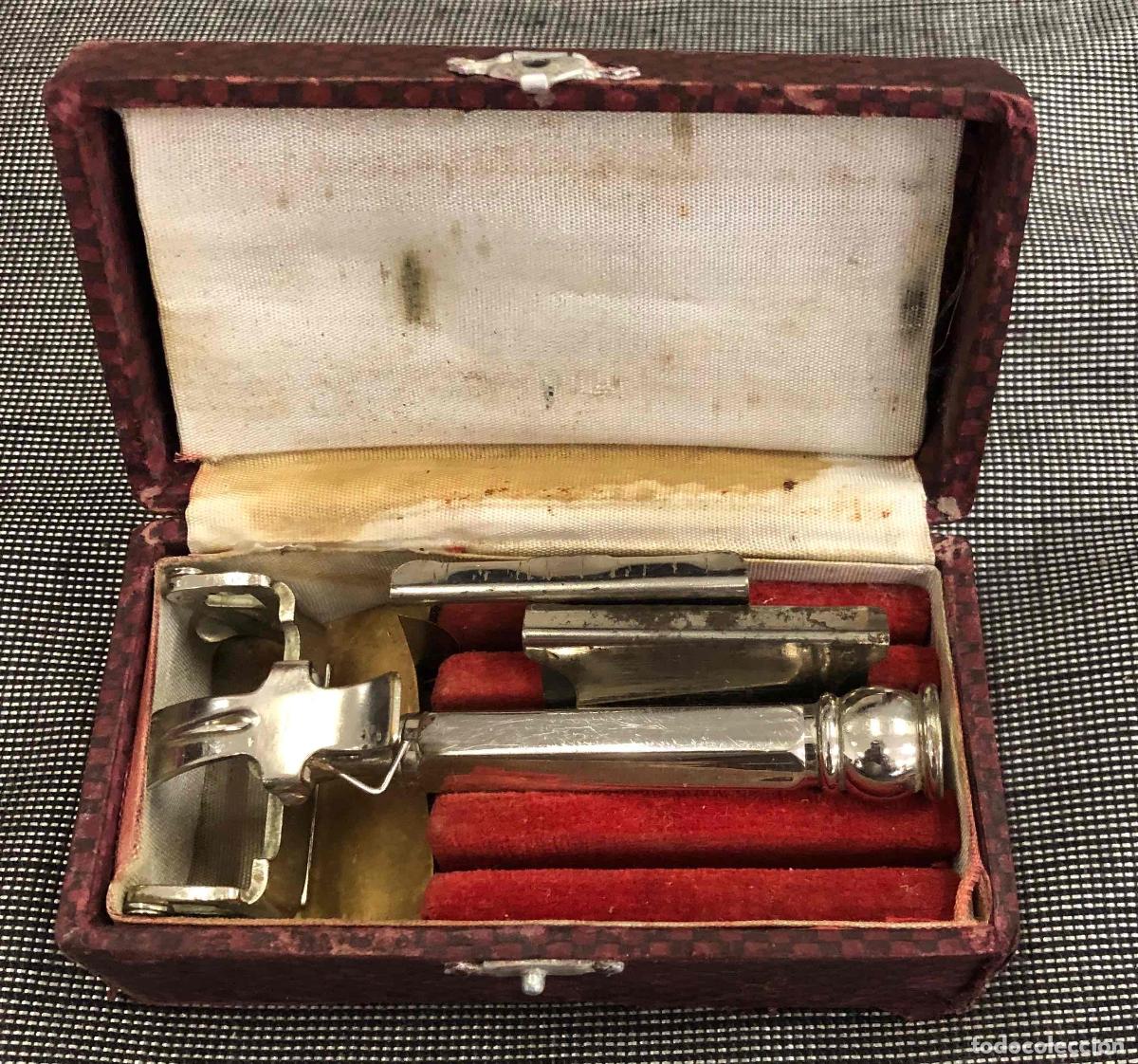 Antig&uuml;edades: SET DE MAQUINILLA DE AFEITAR Y 2 PORTACUCHILLAS EN ESTUCHE. SIN MARCA
