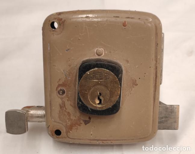 Antig&uuml;edades: ANTIGUA CERRADURA AZBE SIN LLAVE