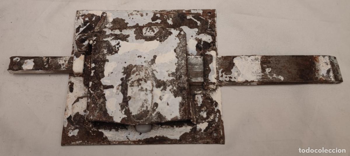 Antig&uuml;edades: ANTIGUA CERRADURA SIN LLAVE