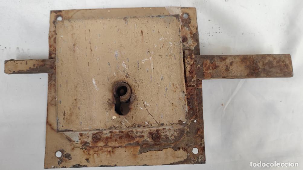 Antig&uuml;edades: ANTIGUA CERRADURA SIN LLAVE, 2&ordf;