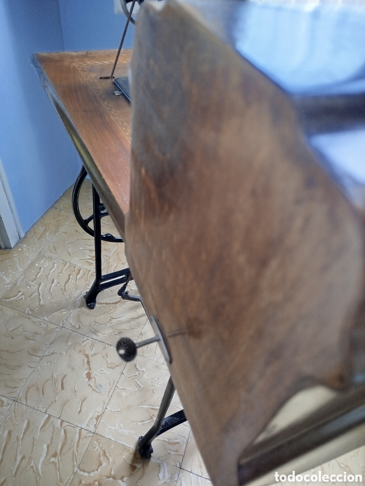 Antig&uuml;edades: M&aacute;quina de coser a pedal - Foto 4