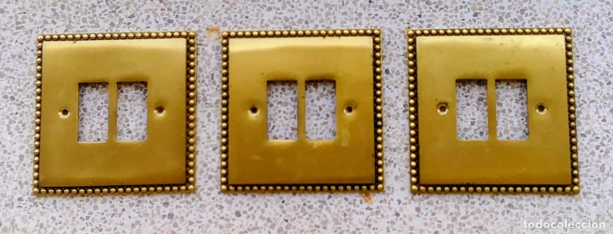 Antig&uuml;edades: 3 Embellecedor de bronce para 2 mecanismos. 866.2... Sanna