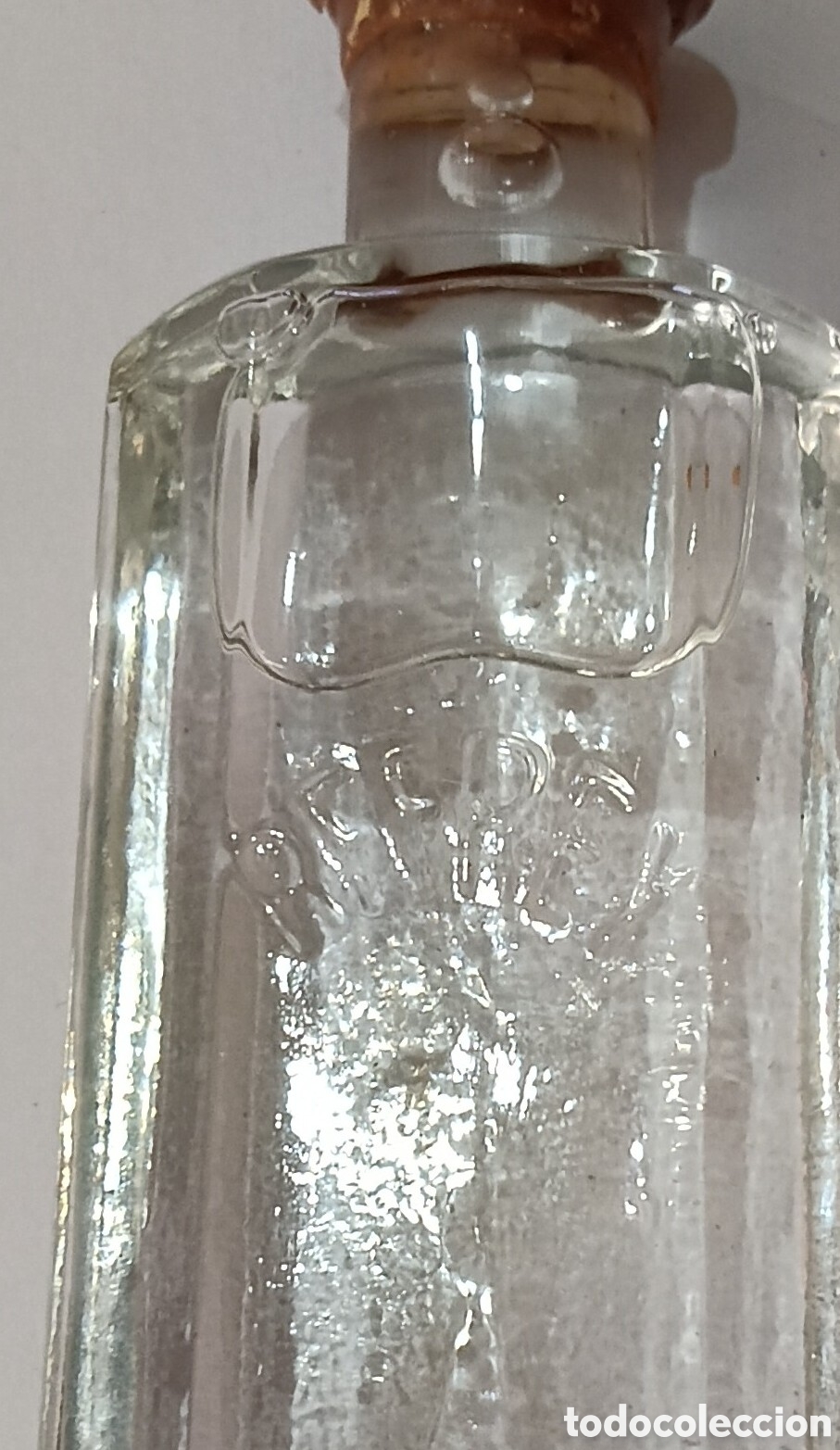 Antig&uuml;edades: Frasco Antiguo de Cristal REFREY .