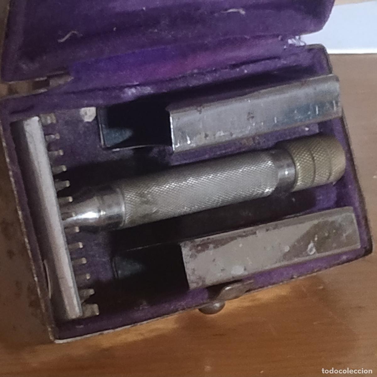 Antig&uuml;edades: Estuche o caja con maquinilla de afeitar y poeta cuchillas