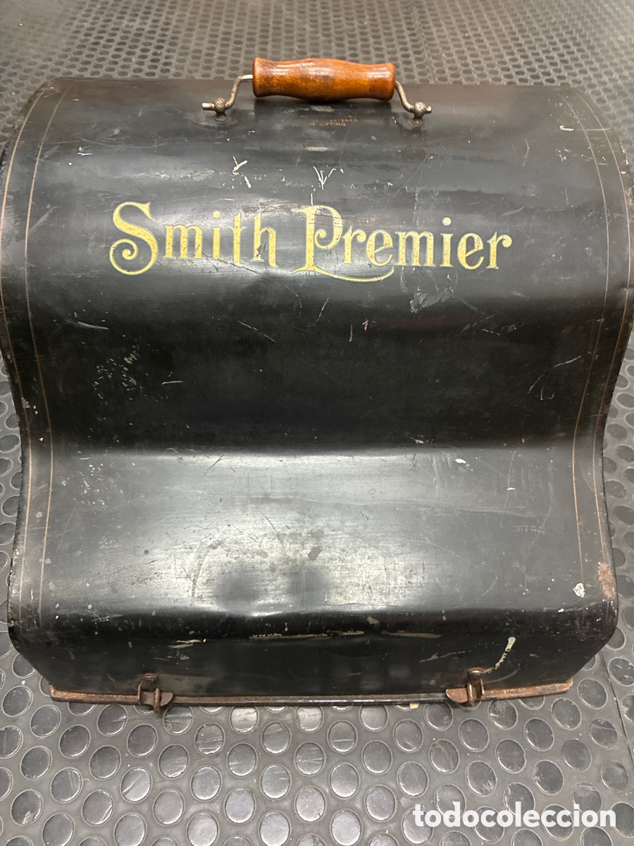 Antig&uuml;edades: Tapa y base de m&aacute;quina de escribir Smith Premier n&uacute;mero 5.