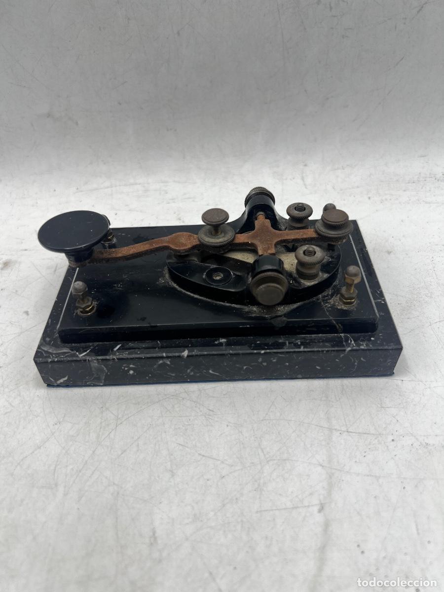 Antig&uuml;edades: ANTIGUA LLAVE TELEGR&Aacute;FICA MANIPULADOR MORSE. SOBRE BASE DE M&Aacute;RMOL.