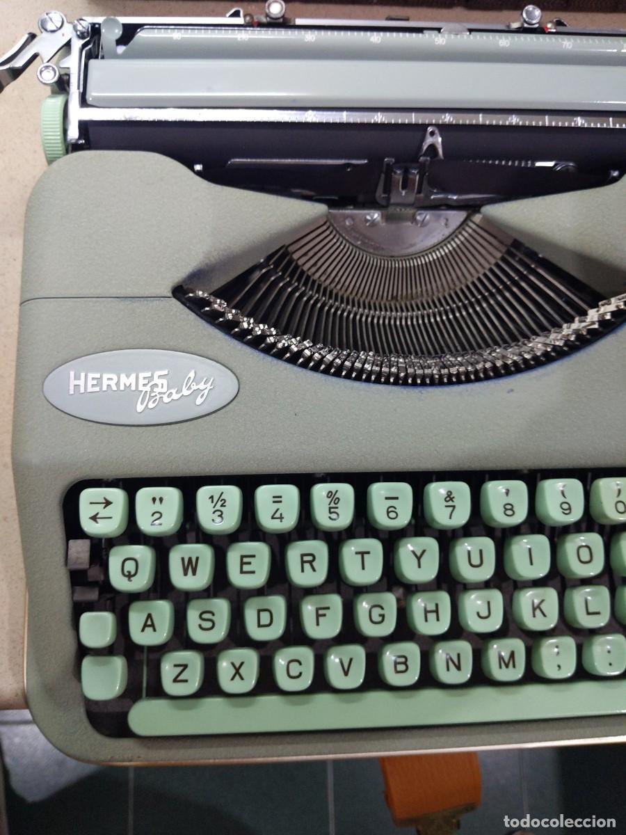 Antig&uuml;edades: M&aacute;quina de escribir Hermes baby Paillard Suiza a&ntilde;os 50 con &Ntilde; y accesorios