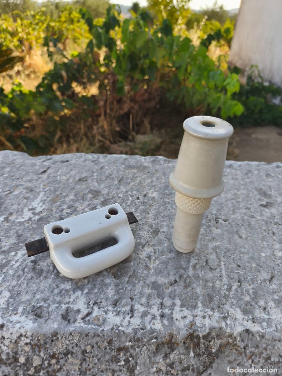 Antig&uuml;edades: Antiguos, curiosos y raros aisladores el&eacute;ctricos.