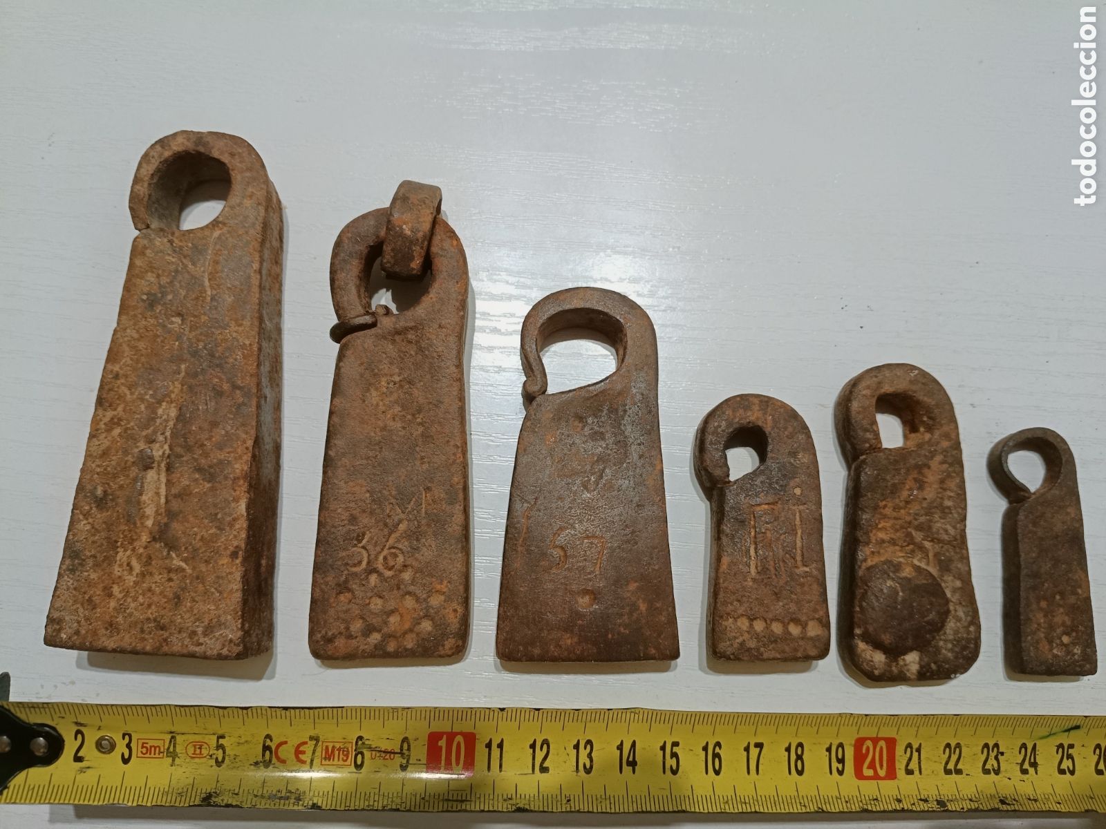 Antig&uuml;edades: Colecci&oacute;n de 6 pesas, ponderales de hierro S. XVIII, XIX.