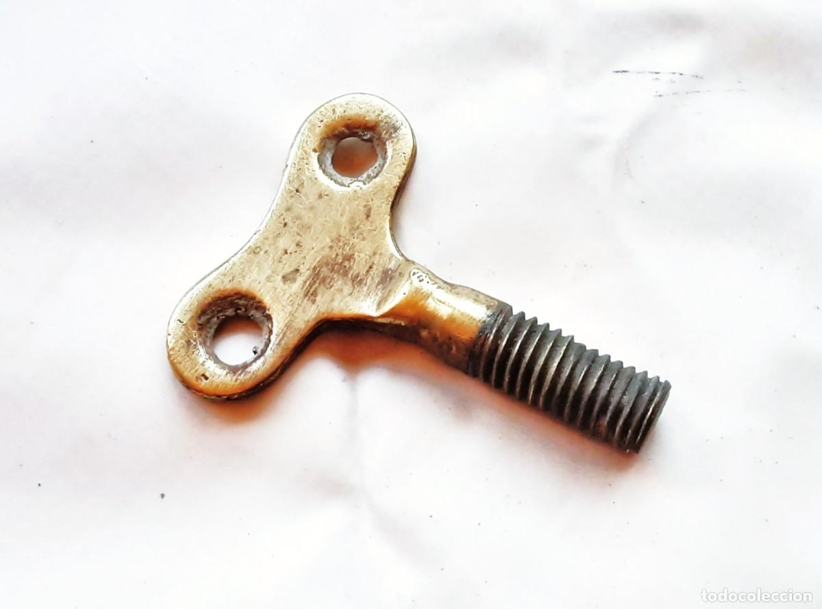 Antig&uuml;edades: ANTIGUO TORNILLO DE MARIPOSA - Foto 2