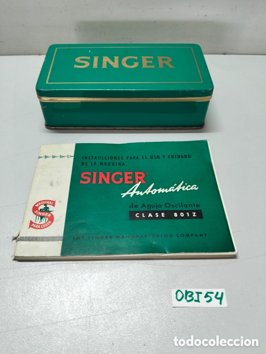 Antig&uuml;edades: caja de accesorios vintage de la m&aacute;quina de coser Singer Autom&aacute;tica de Aguja Oscilante Clase 801Z