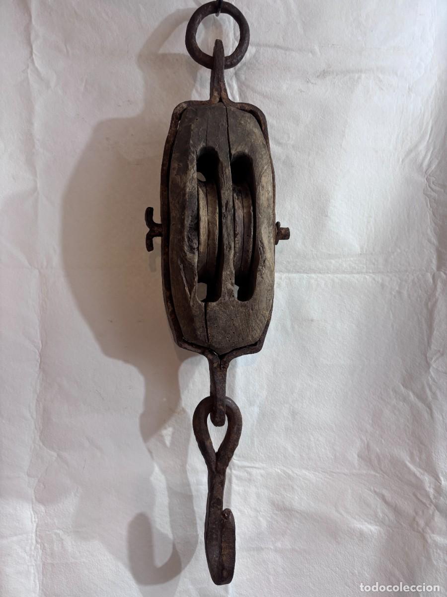 Antig&uuml;edades: Roldana de herrero en madera y hierro - Foto 2