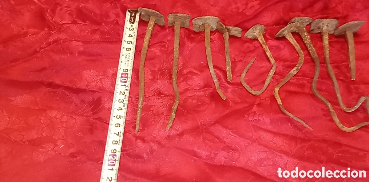 Antig&uuml;edades: Lote de 9 antiguos clavos de hierro forjado a mano. Siglo XVIII - XIX.