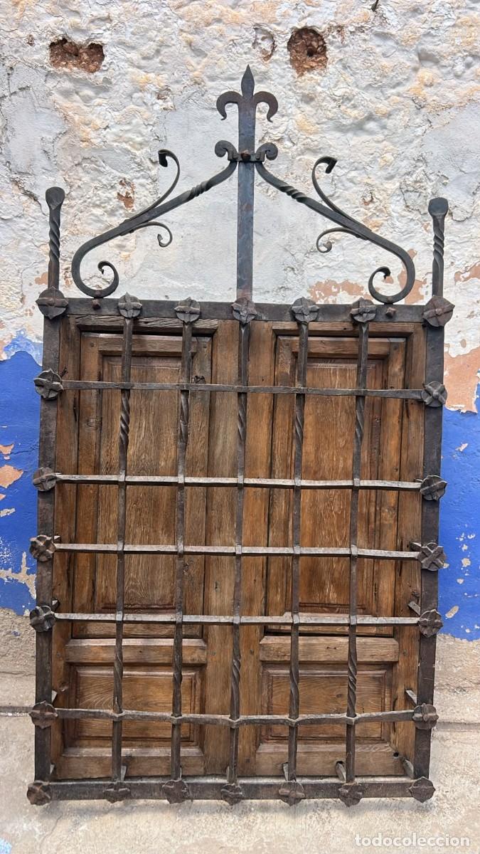 Antig&uuml;edades: REJA EXTRAORDINARIA DE FORJA CON PEINETA MUY REFORZADA CON VENTANA CON VENTANOS FRAILEROS DE 102 ALT