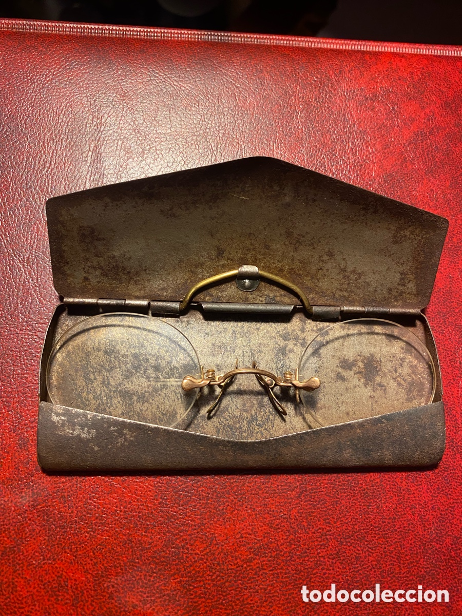 Antig&uuml;edades: Gafas antiguas llamadas quevedos o impertinentes en su estucha original.