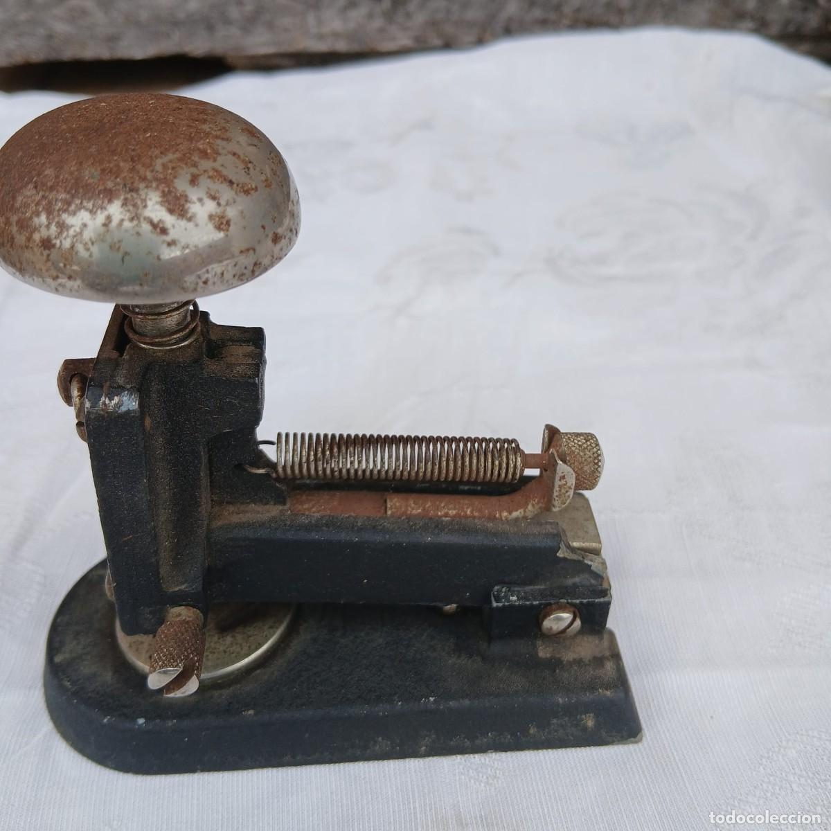 Antig&uuml;edades: Grapadora vintage funcionando